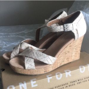 TOMS wedges